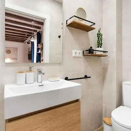 Almirall 32 Apartment